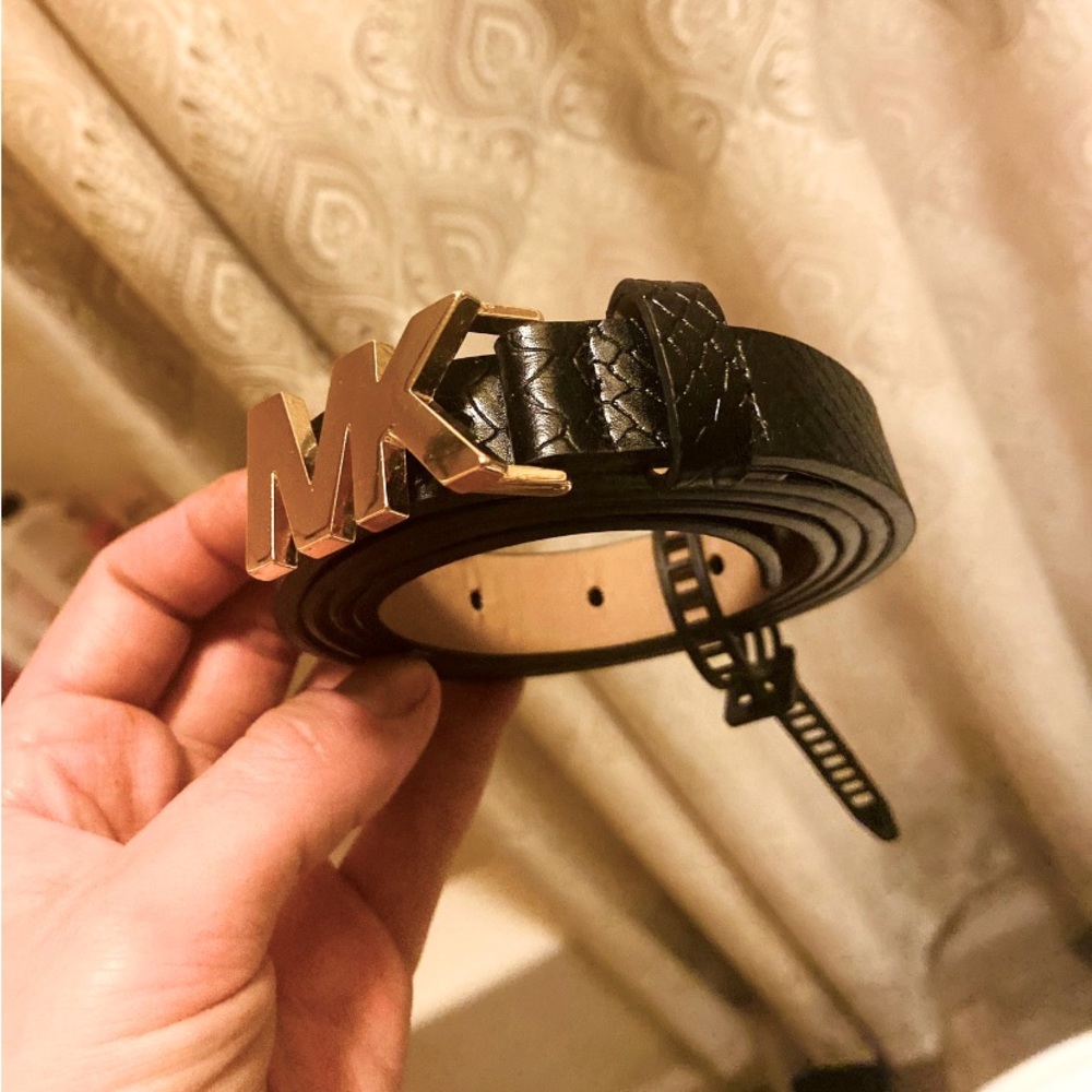 MK women’s black snake skin s/m belt